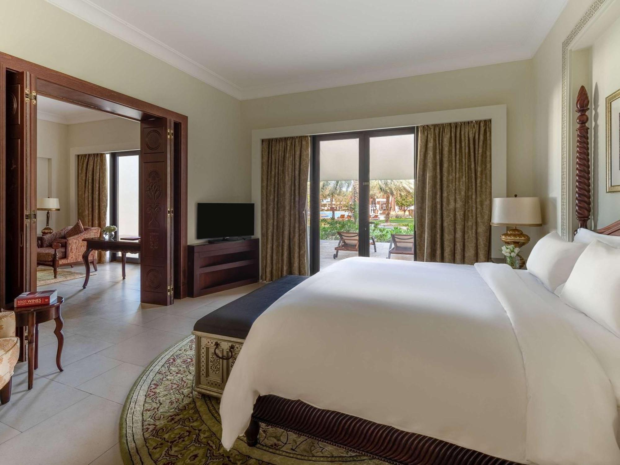 Sofitel Bahrain Zallaq Thalassa Sea & Spa Manama Exterior photo A bedroom at the Jumeirah Royal Mirage
