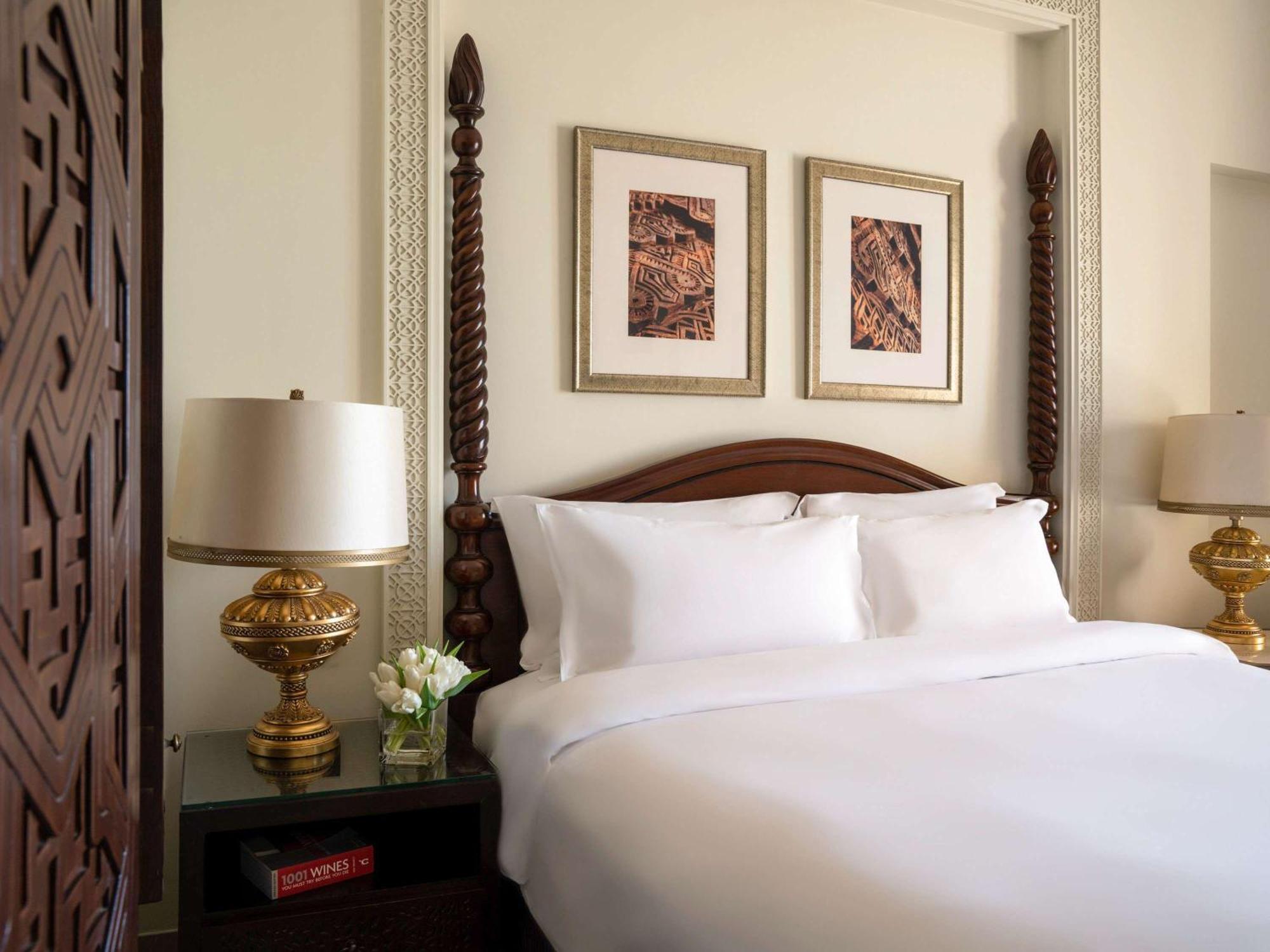 Sofitel Bahrain Zallaq Thalassa Sea & Spa Manama Exterior photo A bedroom at the Four Seasons Hotel