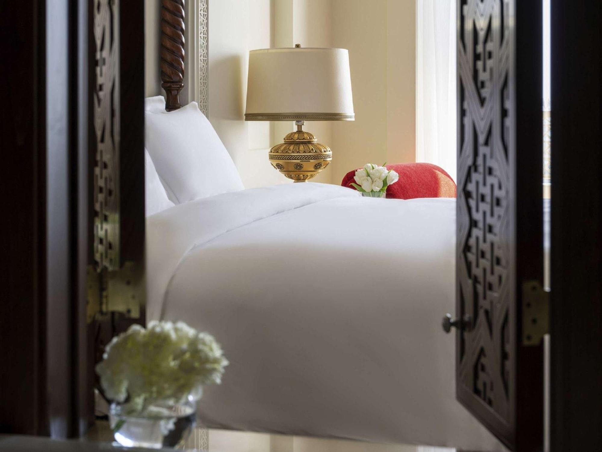 Sofitel Bahrain Zallaq Thalassa Sea & Spa Manama Exterior photo A guest room at the Four Seasons Hotel