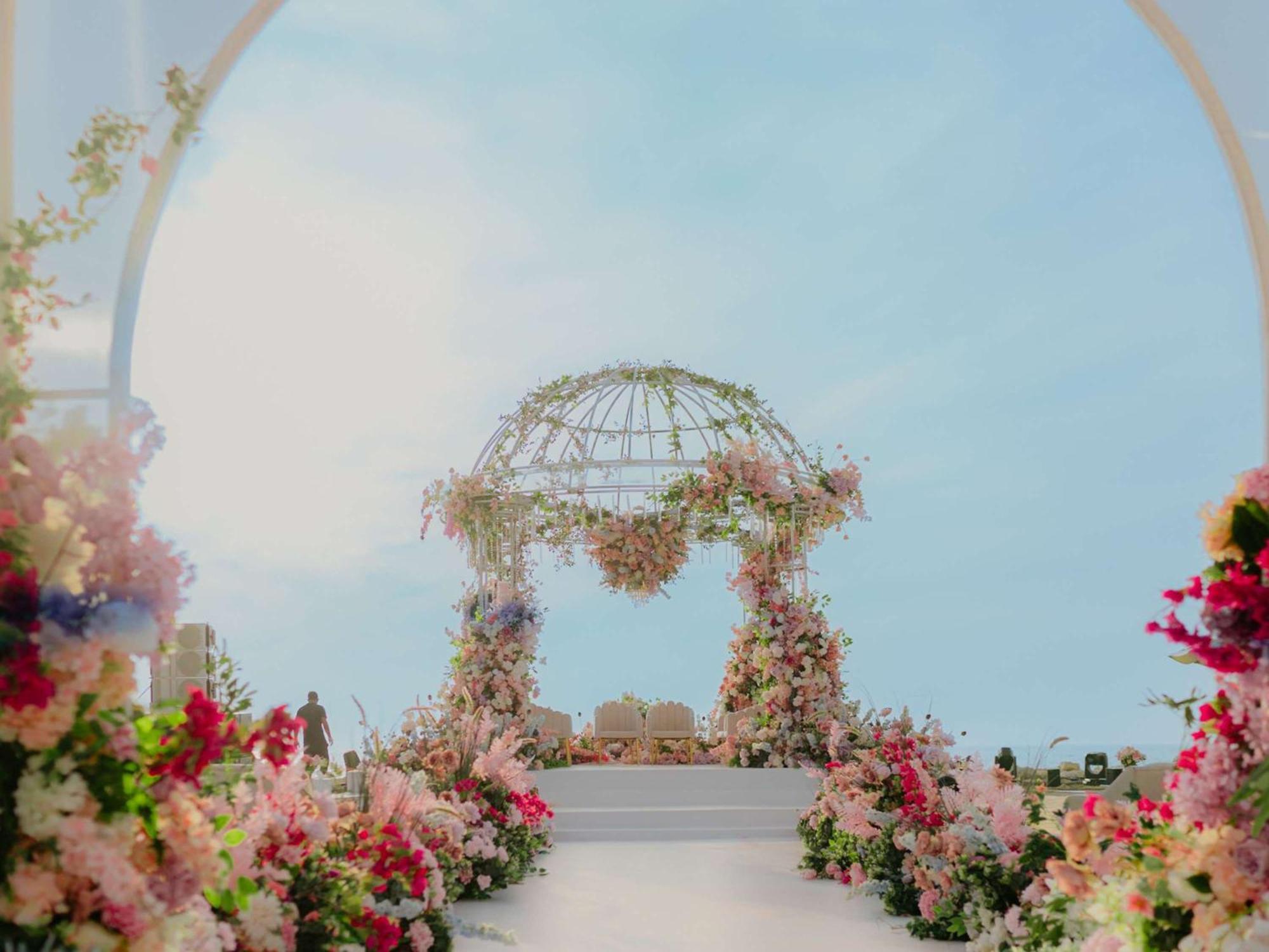 Sofitel Bahrain Zallaq Thalassa Sea & Spa Manama Exterior photo The stage of the 2019 ceremony