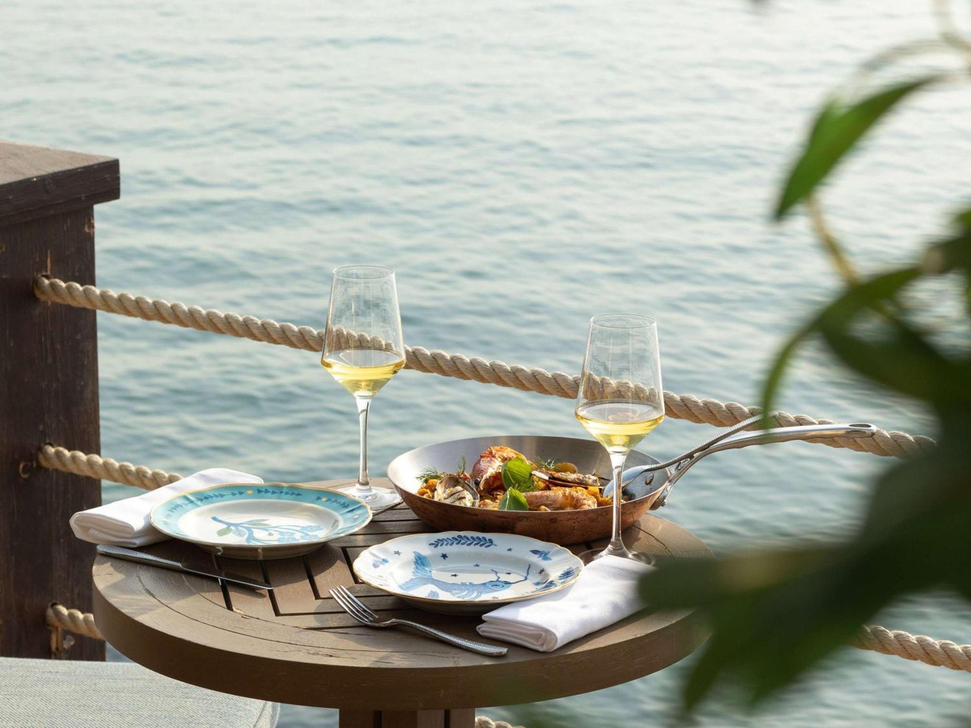 Sofitel Bahrain Zallaq Thalassa Sea & Spa Manama Exterior photo A typical meal at the restaurant