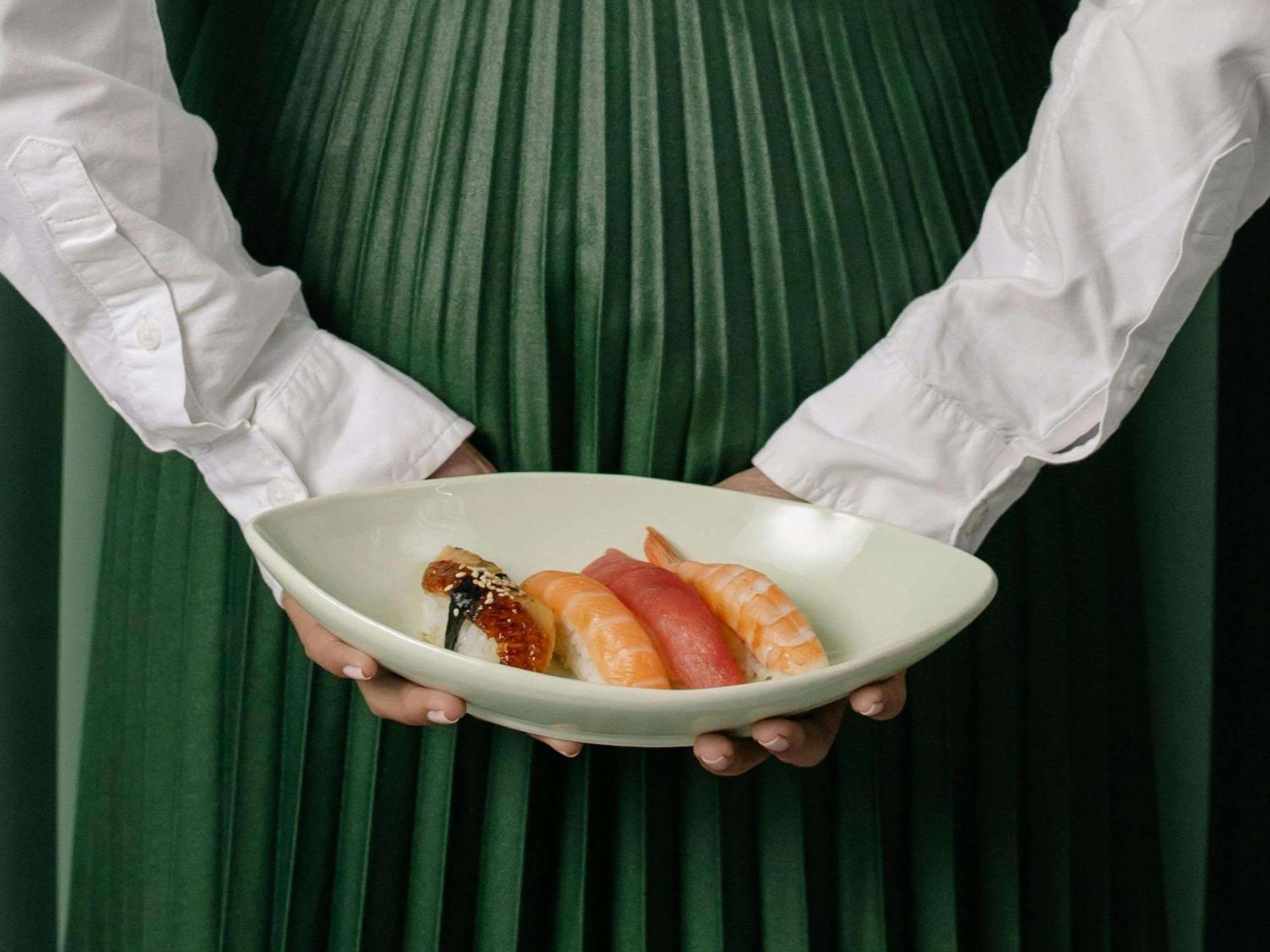 Sofitel Bahrain Zallaq Thalassa Sea & Spa Manama Exterior photo A sushi chef holding a plate of sushi