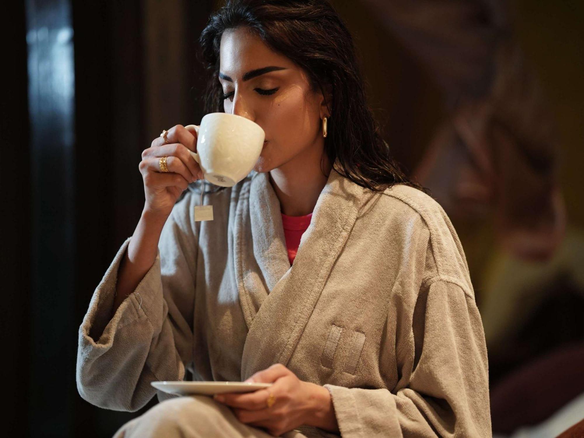 Sofitel Bahrain Zallaq Thalassa Sea & Spa Manama Exterior photo A woman drinking coffee